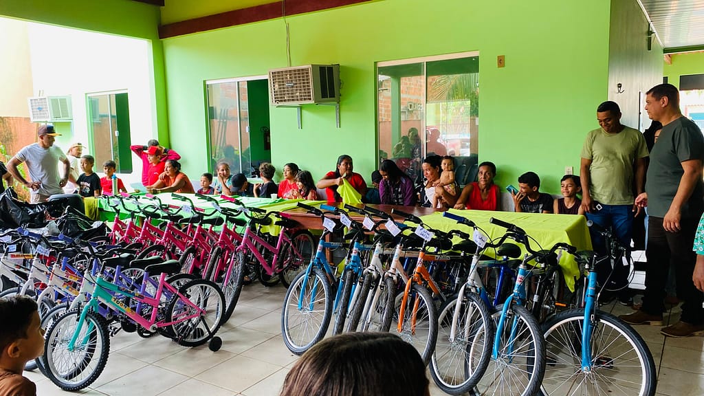 IMG-20251213-WA0383-1-1024x576 Cartinhas do Tio Pablo transforma sonhos em realidade em comunidades de Sena Madureira