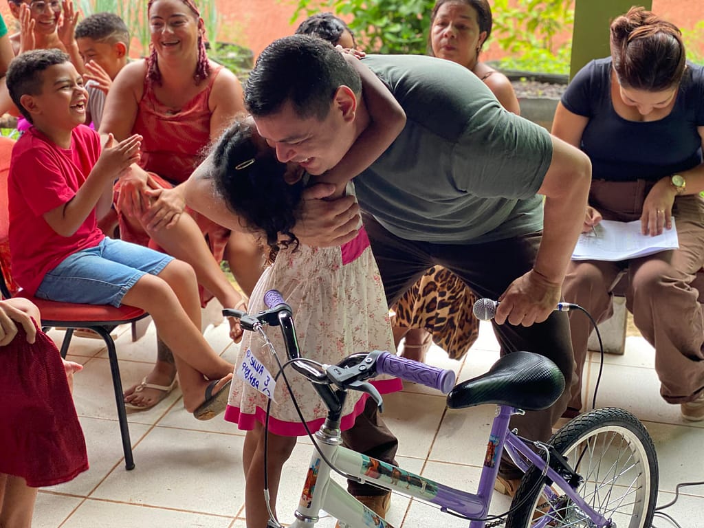 IMG-20251213-WA0391-1-1024x768 Cartinhas do Tio Pablo transforma sonhos em realidade em comunidades de Sena Madureira