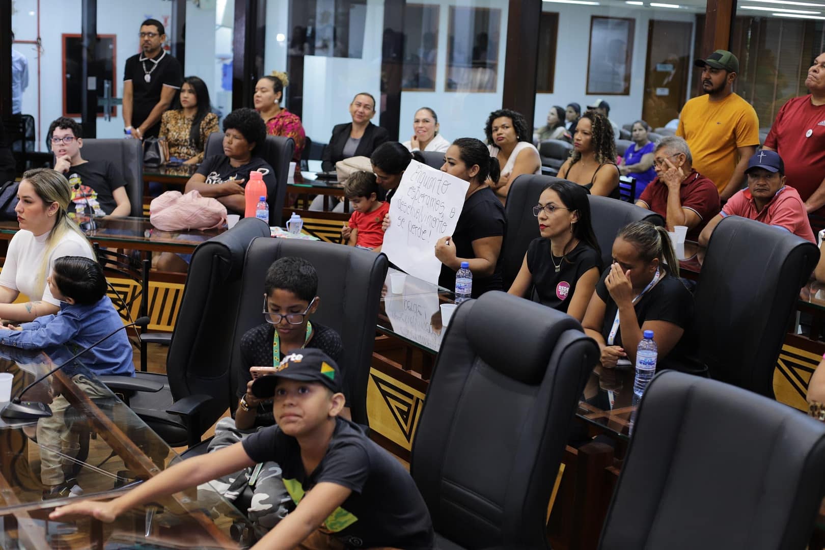SESSAO-SOLENE-AUTISMO-6- Entre lágrimas e aplausos, Deputado Tio Pablo preside sessão solene que destaca desafios e avanços na causa Autista